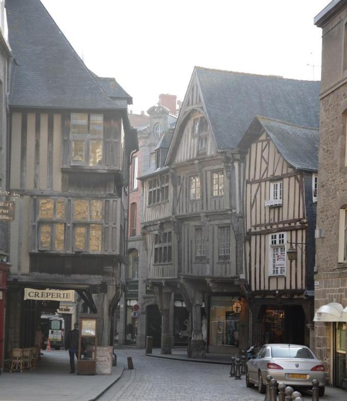 Val Cocherel - Hotel Le Challonge 디난 외부 사진